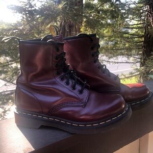 dr. martens 1460 smooth leather lace up boots !